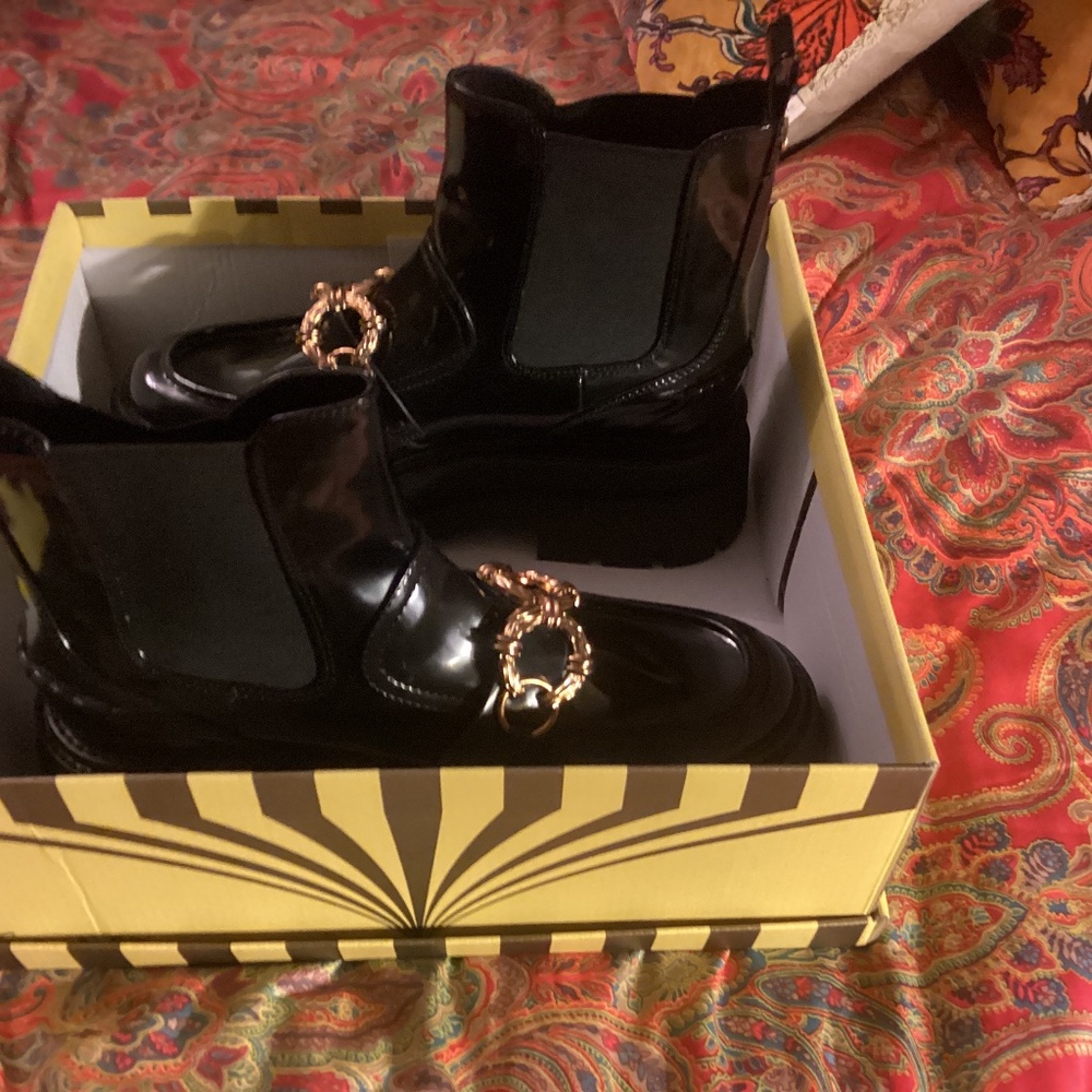 Circus size 9.5 in black